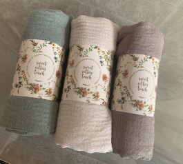pashminan son tonos ocres, caálidos, verde, marrón y beige como detalle para las mujeres invitadas a tu boda, comunión u otra celebración