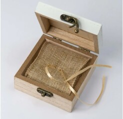 cofre madera personalizado para guardar los anillos de casados por dentro
