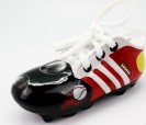 Hucha zapatilla de fútbol en color rojo con cordones ideal como regalo o detalle para niños