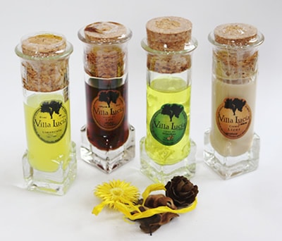 Licores en original envase de chupito para los hombres invitados a la boda