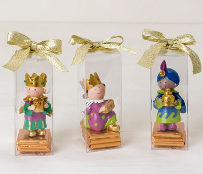Muñecos reyes magos estuchados con chocolatinas como detalle para regalar estas navidades