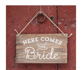 cartel de madera 60x40cm personalizado con la frase Here comes the bride