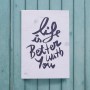 tablet de madera en color blanco medidas 34x47 con mensaje Life is better with you