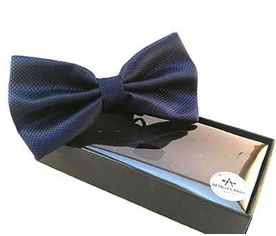 Pajarita en color azul marino como detalle de boda o evento para los hombres
