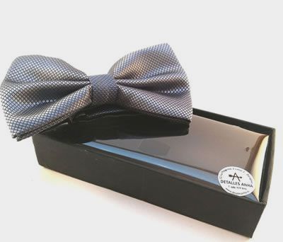 Pajarita en color gris perla como detalle de boda o evento para los hombres
