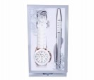 Reloj blanco de silicona en caja de regalo con bolígrafo a juego ideal como detalle de comunión para niños en eventos