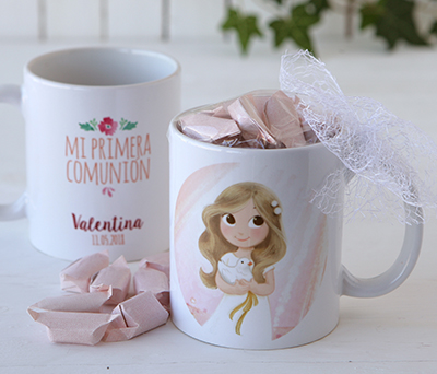 Taza cerámica niña comunión en caja de regalo con 7 caramelos como Detalle para invitados de Comunión
