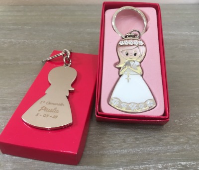 llavero niña comunión cruz metálico personalizado con el nombre y la fecha de la comulganta como detalle para sus invitados