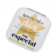 Espejo con frase haces este día más especial para las mujeres invitadas a la boda