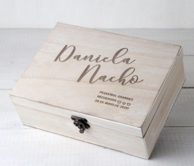 cofre de madera recuerdos boda personalizado como regalo o libro de firmas