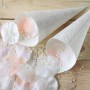 Cono Blonda Marfil para llevar el arroz y los pétalos a la salida de la ceremonia