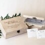 Cofre de madera toda historia de amor personalizada con nombres de novios como regalo montaje