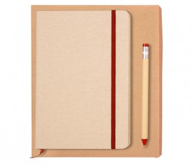 Set Fabric rojo compuesto por bolígrafo fabricado en papel y cartón con diseño de lápiz y libreta tamaño A5 con tapa en tela de 80 hojas lisas como detalle de boda o producto publicitario