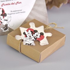 Caja kraft con pieza de puzzle de la invitación de boda como tendencia para 2019 y 2020