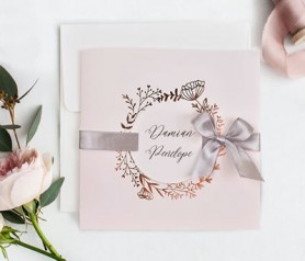 Invitación de boda aro floral dorado con lazo para bodas de 2019 y 2020