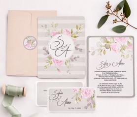 Invitación de boda floral con tarjeta de confirmación sobre y pegatina