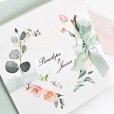 Portada de la invitación de boda floral con detalle de lazo en color mint para bodas de 2019