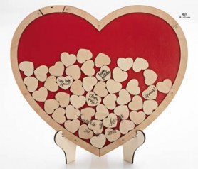 Corazón de deseos de madera con 70 corazones para guardar recueros especiales de la boda