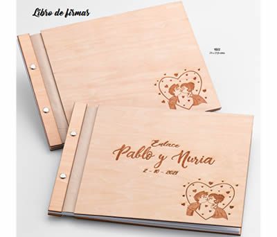 Libro de firmas de madera novios besándose de 30 hojas personalizable para guardar un bonito recuerdo de la boda