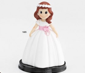 Figura de comunión para la tarta de niña con vestido blanco y fajín lila