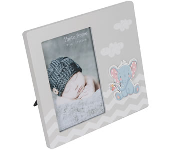 Portafotos de madera gris para bebés con elefante para personalizar como detalle de bautizo o babyshower o para regalar al bebé recién nacido