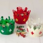 estitas-de-fieltro-con-forma-de-corona-para-Navidad-con-caramelos.-Detalle-de-navidad-original-y-divertido-para-regalar-a-niños-amigos-y-familiares