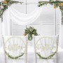 decoración de coronas de madera Better Together con flores para decorar la mesa presidencial de tu boda