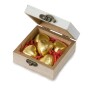 caja regalo san valentín abierta con bombones de corazones