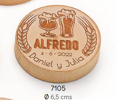 ABREBOTALLES-IMÁN MADERA PINTA Y COPA PERSONALIZADO NOVIOS Y NOMBRE INVITADO/A. Ø 6.5 cms. (MÍNIMO 15 uds.). ADOP7105