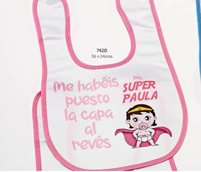 BABERO SUPER HEROÍNA RIBETE ROSA PERSONALIZADO NOMBRE. 36x24 cms. ADOP7420