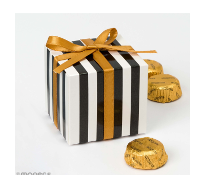Caja blanca rayas negras con 3 bombones 5,5x5,5x5,5cm. * - AEB11