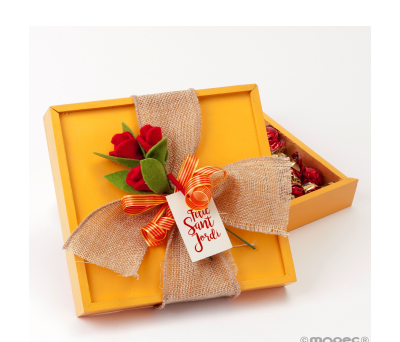 Caja madera amarilla Sant Jordi con rosa y 30 croki-choc* - AWD259