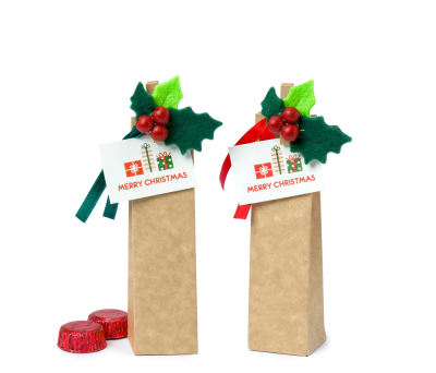 Caja pinza acebo con tarjeta Merry Christmas 2 bombones - ANAB173