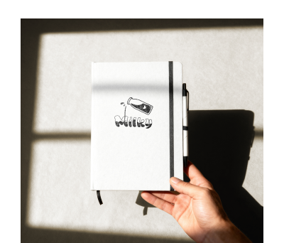 Libreta A5 Reciclada con Bolígrafo y Cierre Elástico - AGY53536