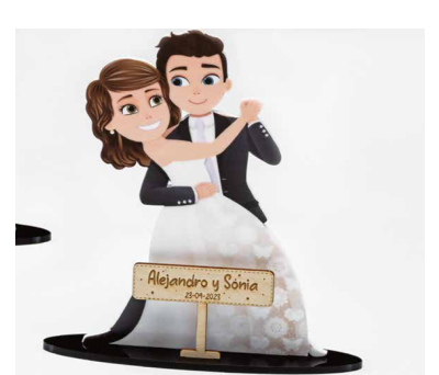 PAREJA DE NOVIOS BAILANDO DECO. PERSONALIZADA CON CARTEL DE MADERA.18 cms. ADOP7138