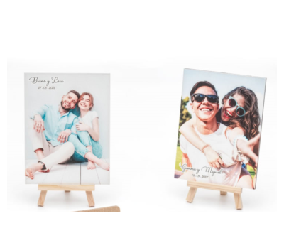 PORTAFOTOS CABALLETE MAD. PERSONALIZADO C/FOTO IMPRESA, NOMBRES Y FECHA. (MÍNIMO 15 Uds.). - ADOP7221